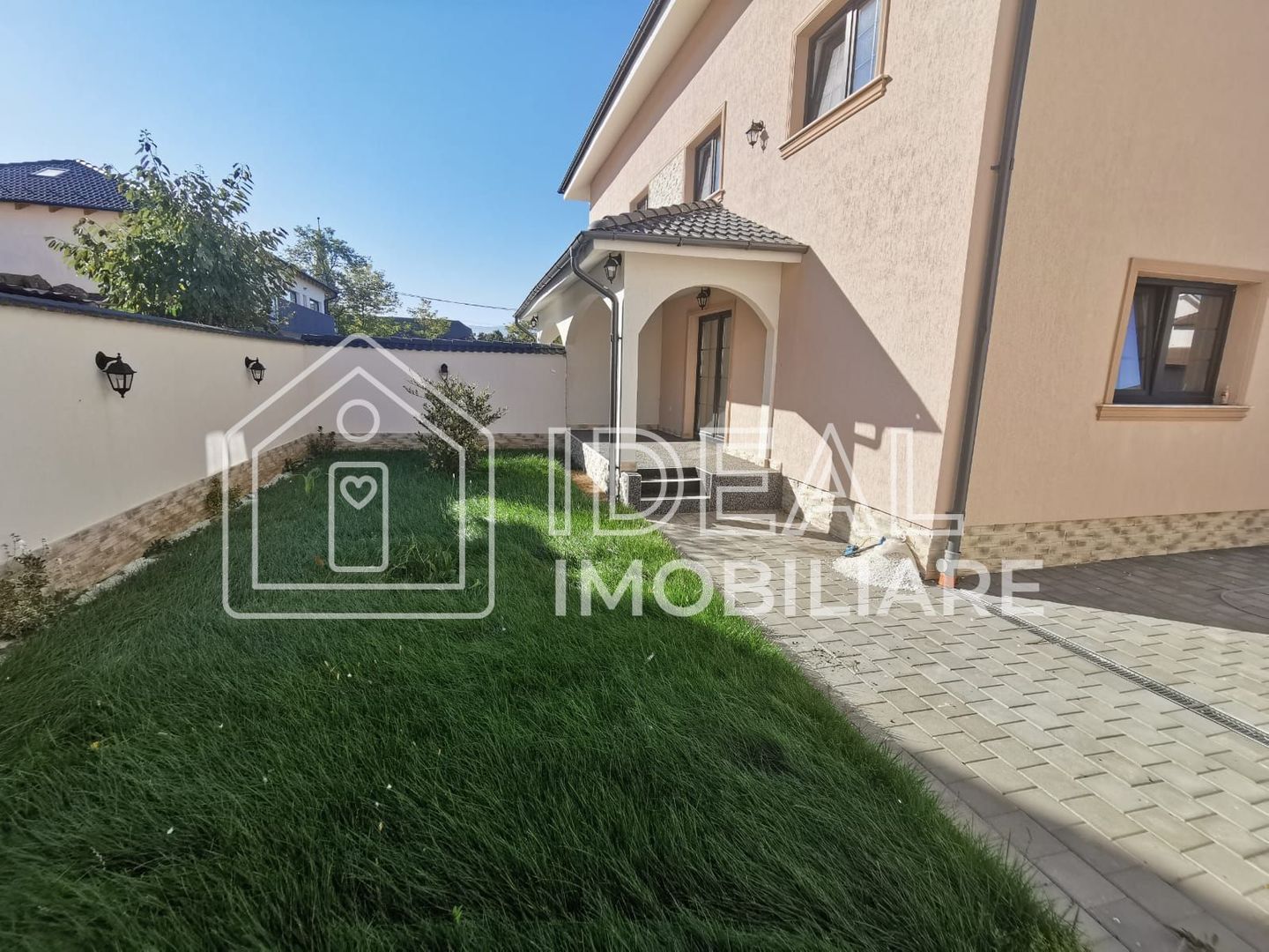 Duplex  Modern cu 6 camere, si teren de 270 mp, in Selimbar - Poză 3