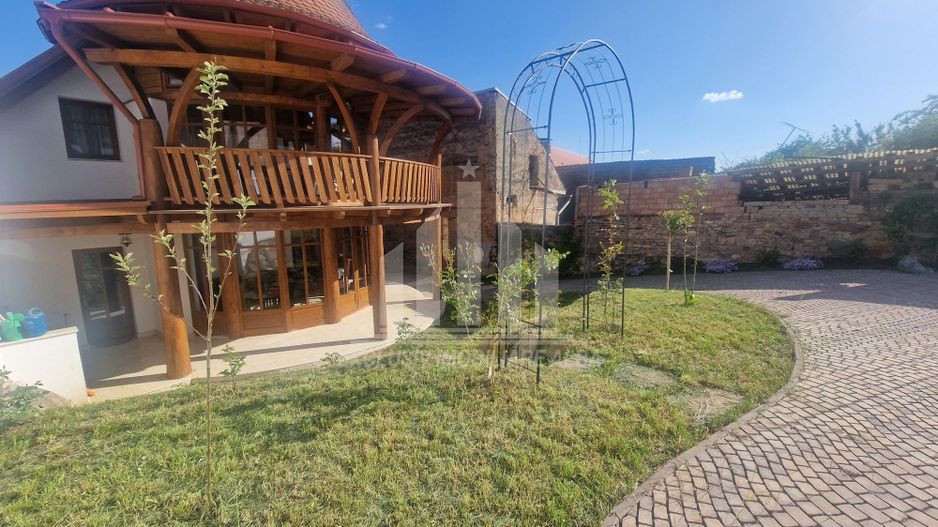 Vila tip conac cu 4 apartamente mobilate si utilate în Aiud - Poză 4