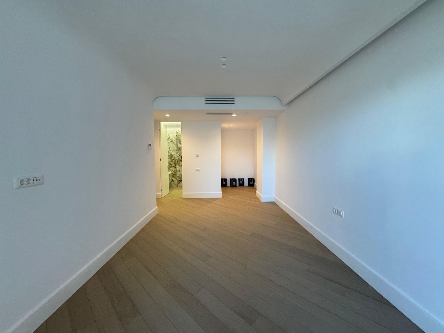 3 CAMERE || CORTINA 126 || EROUIANCU NICOLAE - Poză 4