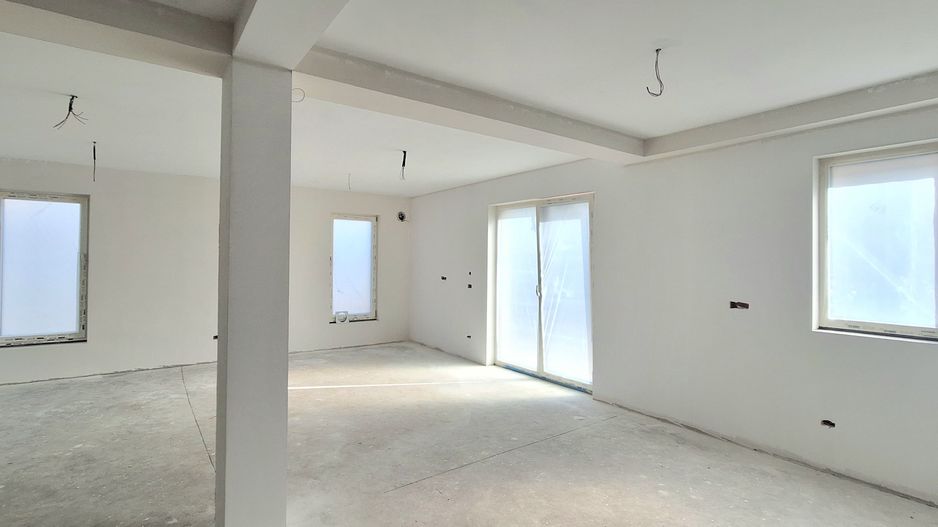 Casa cu garaj- contructie tip duplex - Poză 2