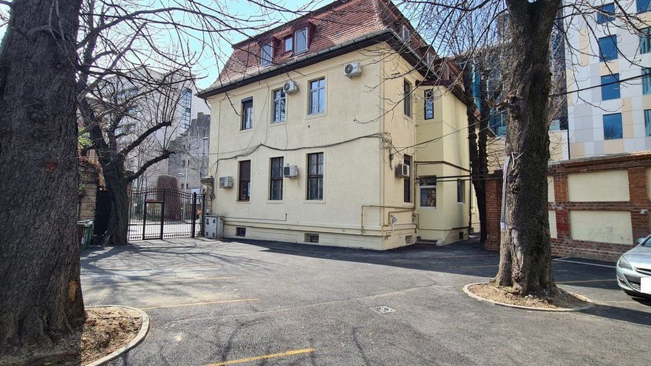 Bulevardul Dacia - Piata Romana | 4 Camere | 2 Bai | Parcare - Poză 2