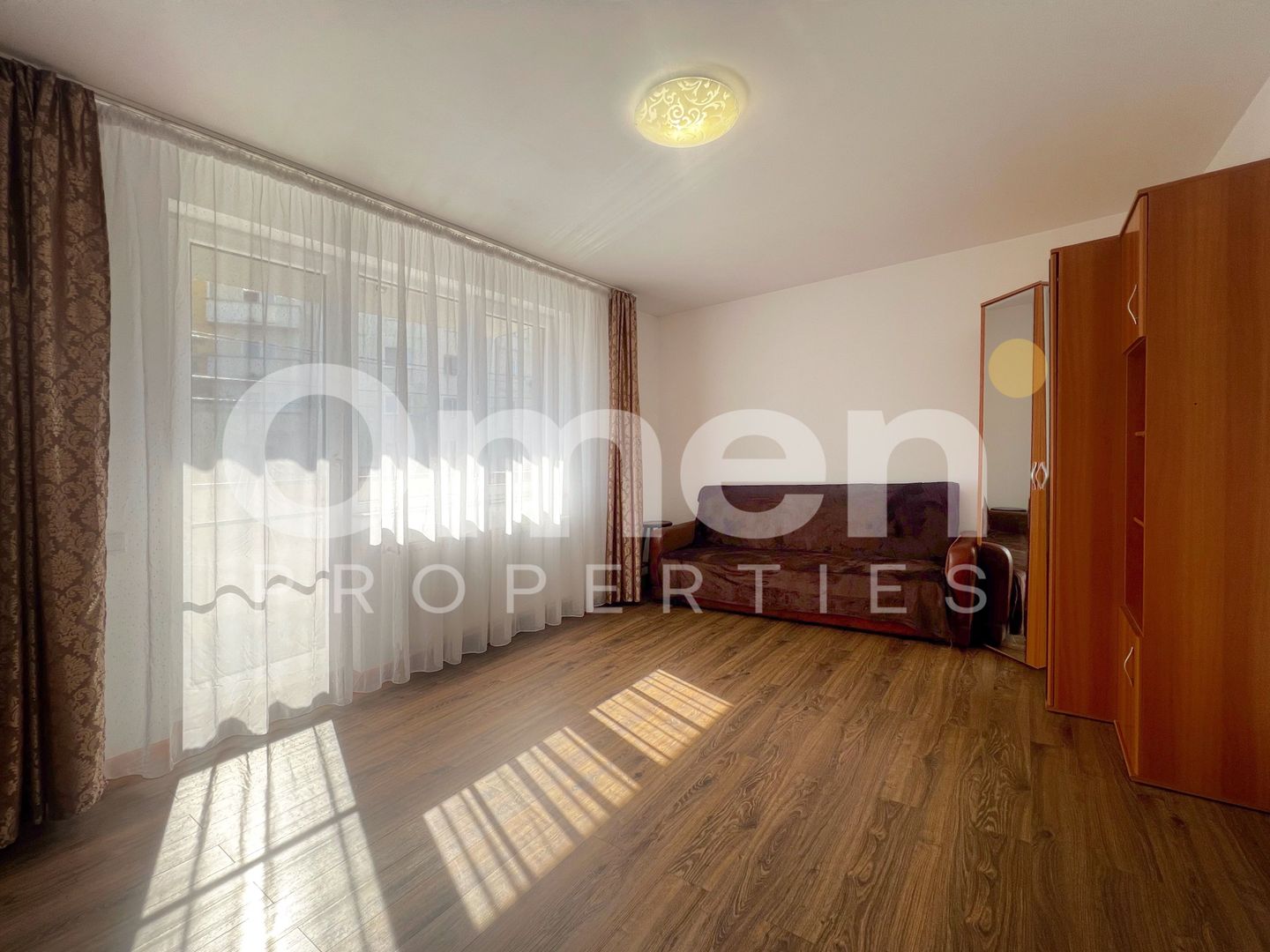 Apartament de închiriat 3 camere ,  pe Republicii, Baia Mare - Poză 1
