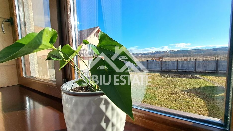 Casa Sibiu cu pivnita si garaj, curte mare - Poză 10