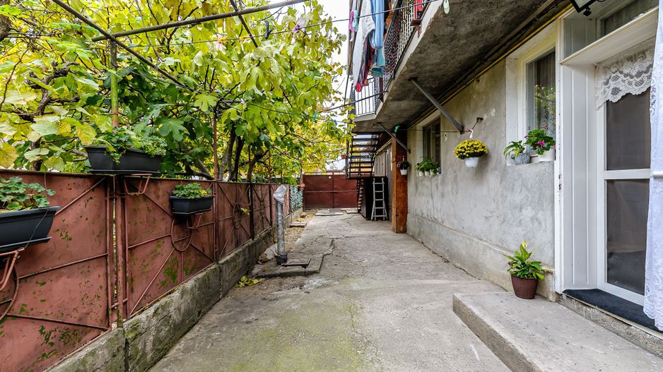 Șansă pentru familie mare apartament la casă, cu teren, Bujac. - Poză 8