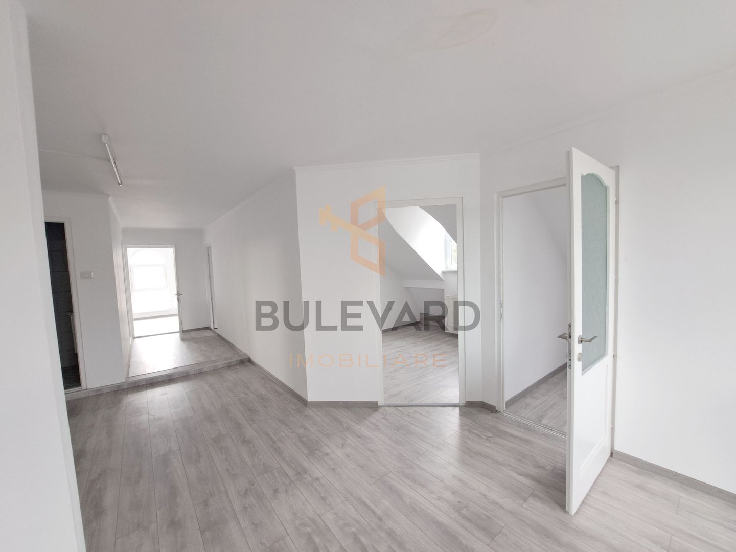 Spatiu birouri 147 mp + 4 locuri de parcare, zona Pod Ira! - Poză 4