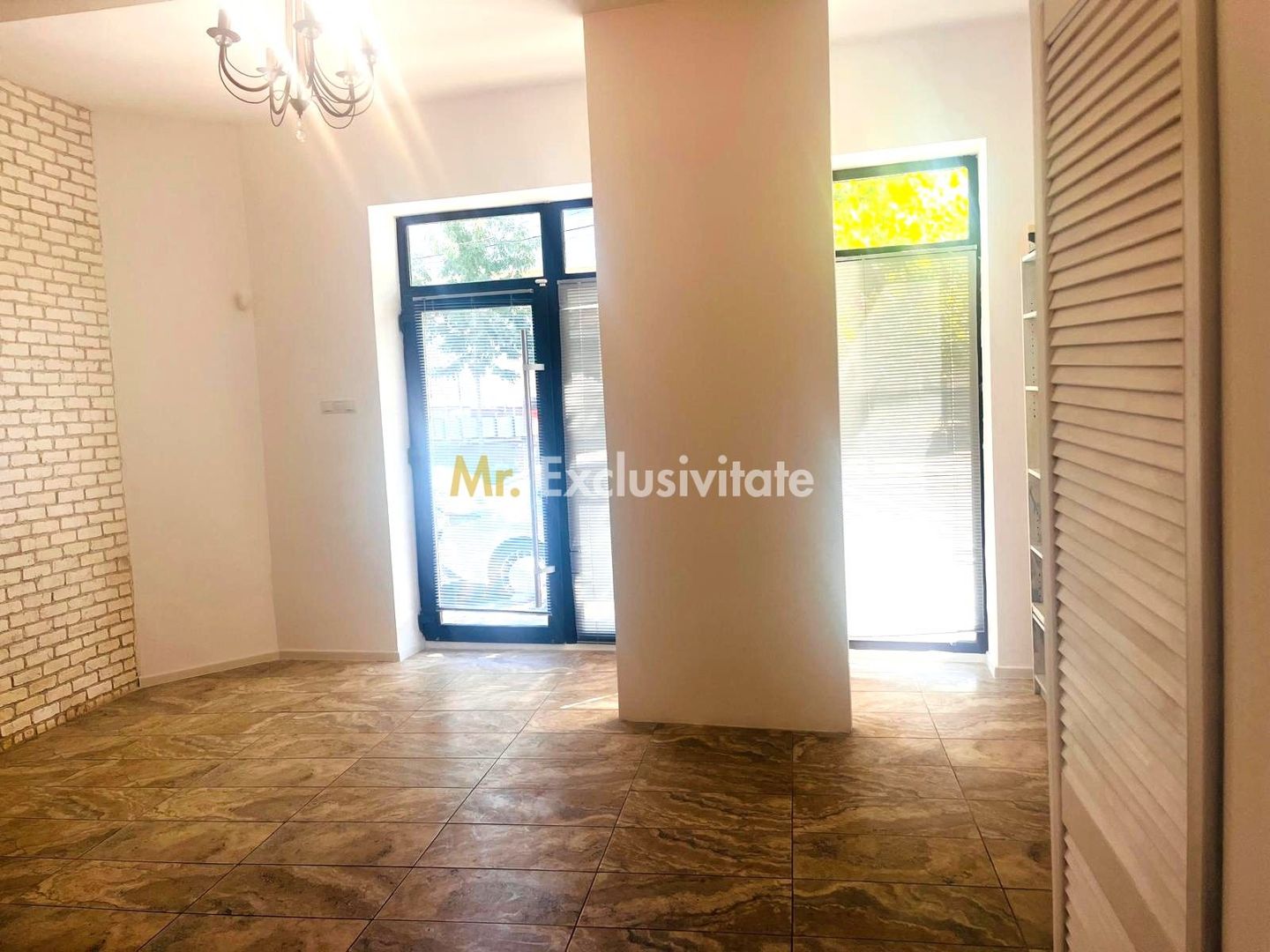 Spatiu stradal, central, cu vad comercial si vizibilitate excelenta - Poză 22