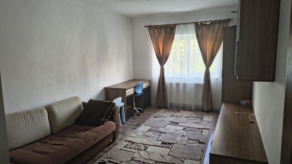 aartament de 3 camere de inchiriat - Poză 1