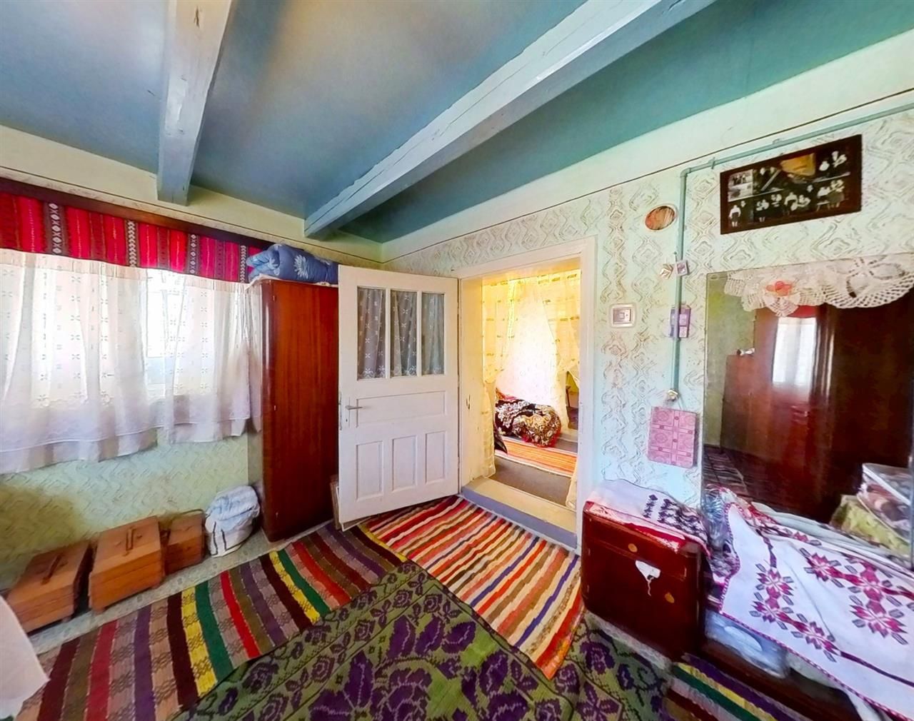 Casa traditionala+ domeniu de 2.900 mp,livada, anexe:refugiu apreciabil Craiesti - Poză 6