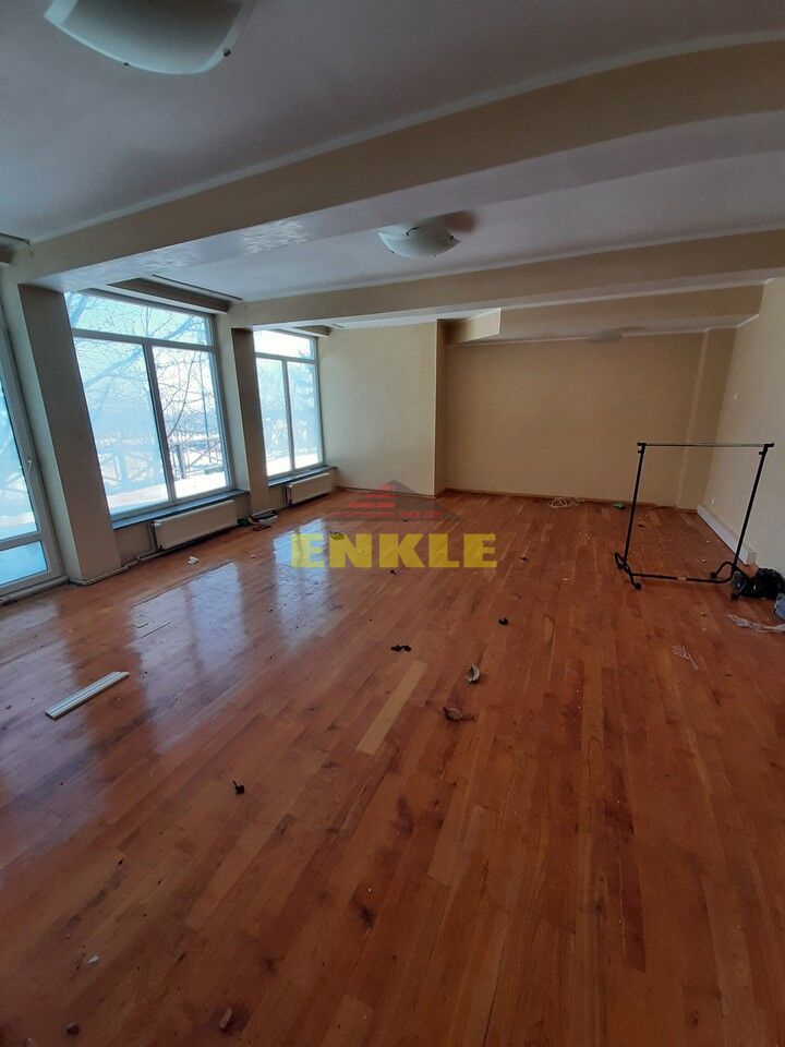Hala 660 mp + vila 450 mp+ spatiu birouri 135 mp + teren 5000 mp, zona Hudum, pret negociabil - Poză 3