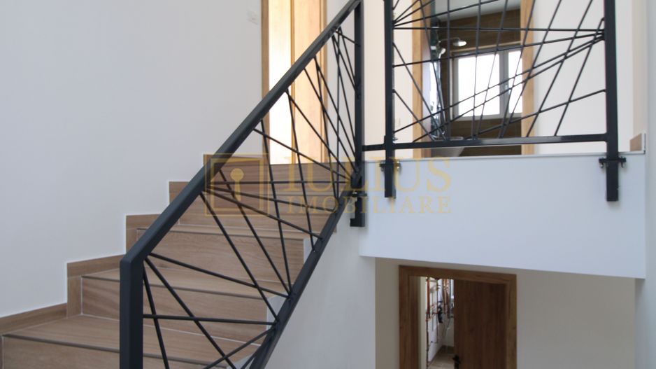 Casa zona Lunei, 5 camere + 3 bai, centrala proprie, rezidential sau birouri ! - Poză 22