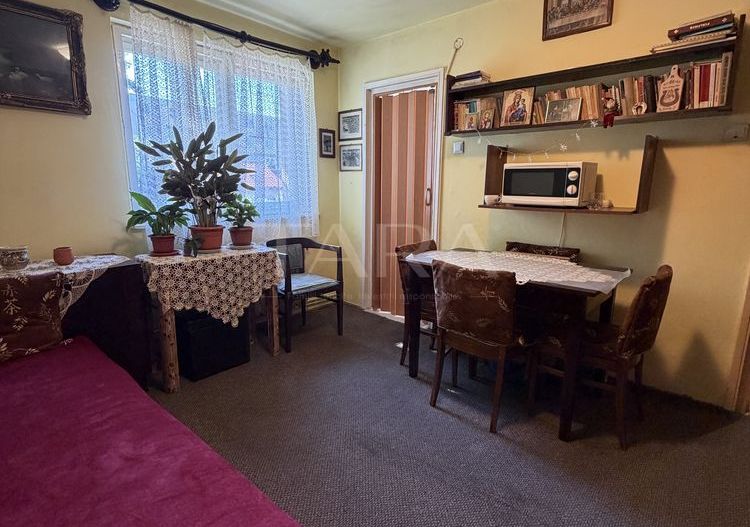 Apartament cu 2 camere, etaj 1, zona Interservisan. - Poză 1