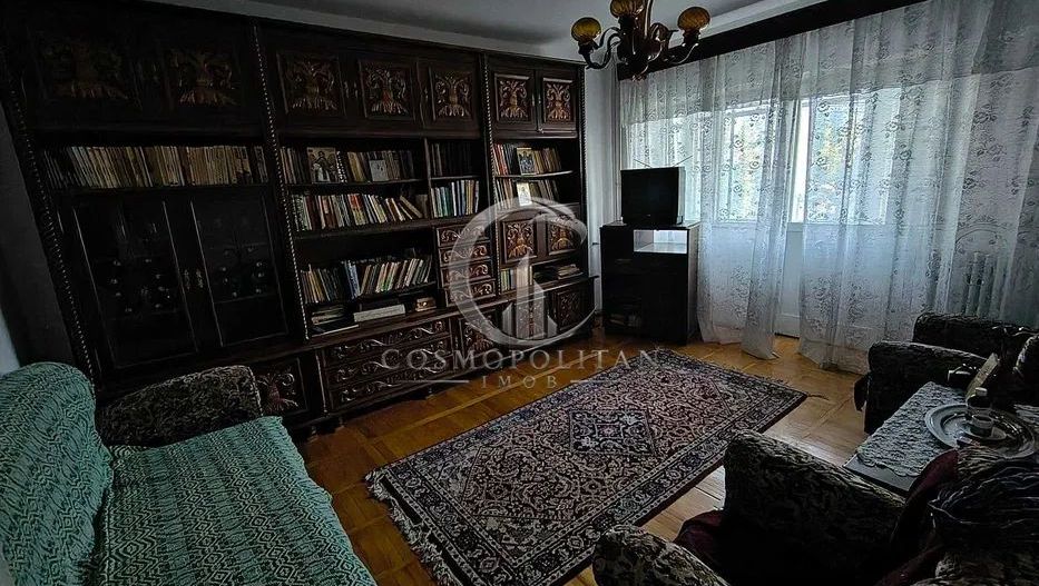 Apartament cu 3 camere ~ zona Pod/Rm. Sarat ~ etaj 2din4 - Poză 6