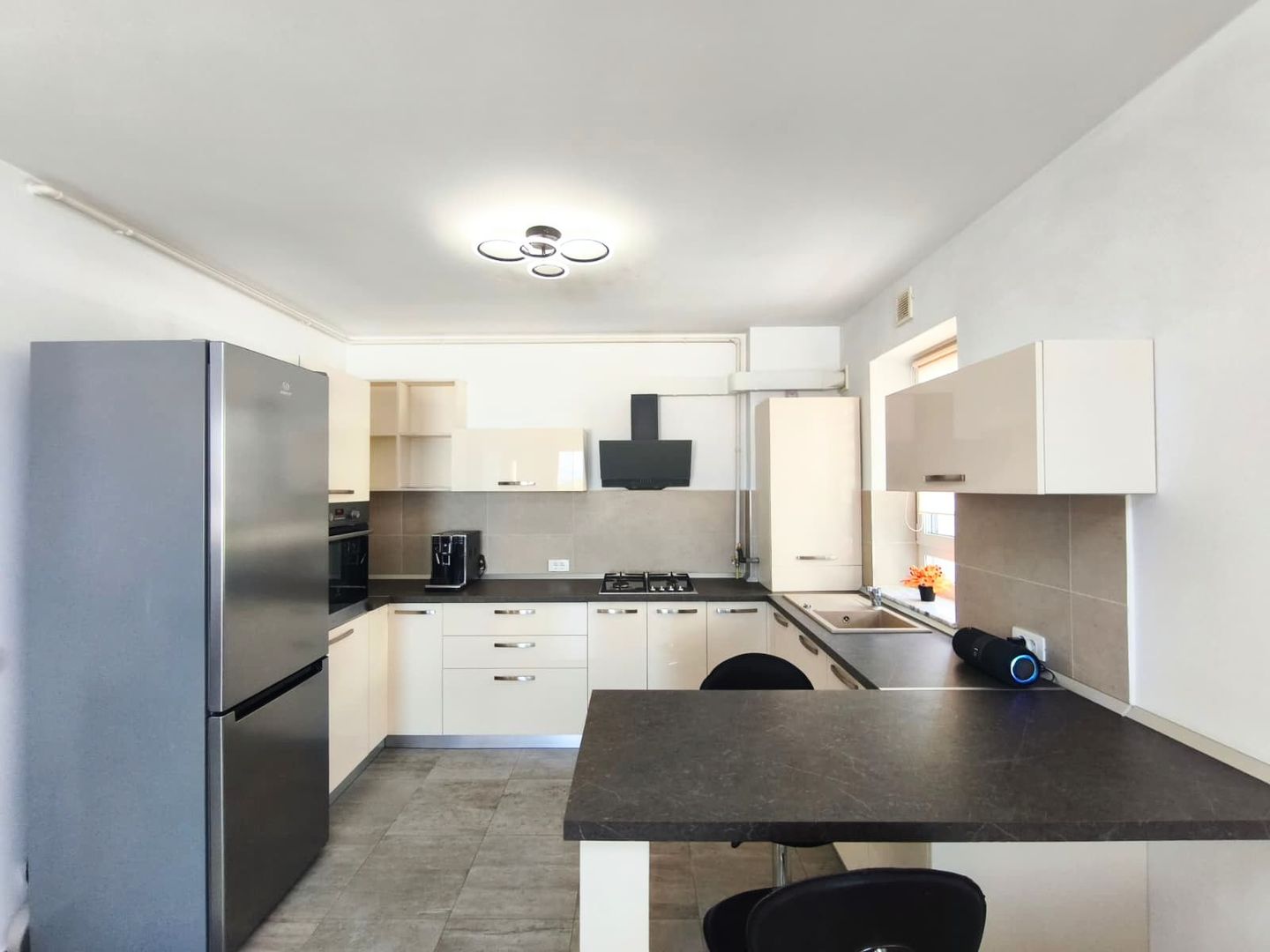 Studio Elegant în Kasper Coresi Balcon  Parcare  Boxă - Poză 7