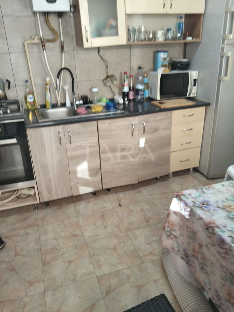 Casă în Piața Unirii – Curte, Parcare și Potențial de Mansardare - Poză 3