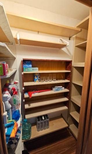 Apartament 3 camere. Etaj 1. Centrala.  Zona Brancoveanu . Confort si liniste. - Poză 8
