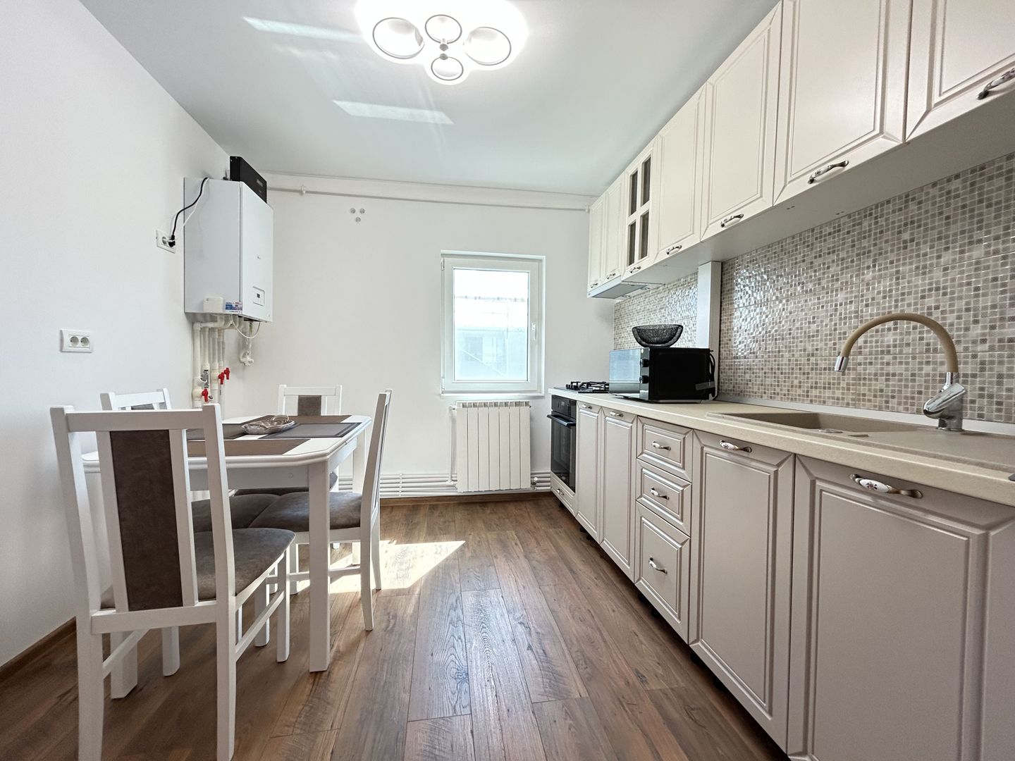 Apartament 3 camere amenajat modern centrala termica Galeriile Soveja - Poză 1