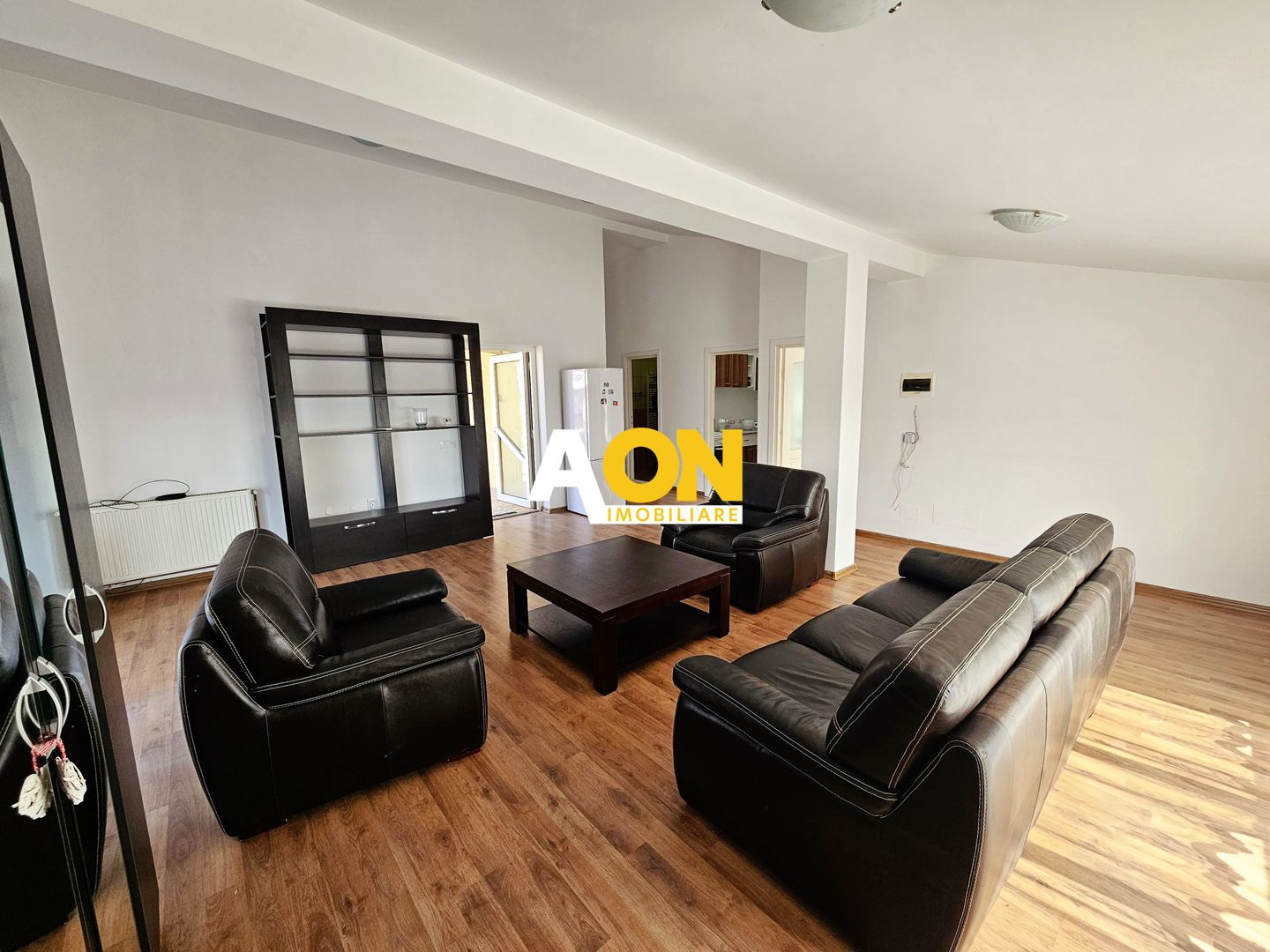 Apartament 3 camere, 80 mp, zona Schit, bloc nou, pretabil ca birou - Poză 1