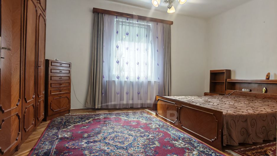 Casă individuală cu 3 camere, curte , în Sibiu, zona Lupeni - Poză 1