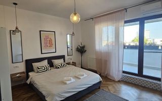 Apartament 4 camere ultracentral, renovat si mobilat, terasă spațioasă. - Poză 4