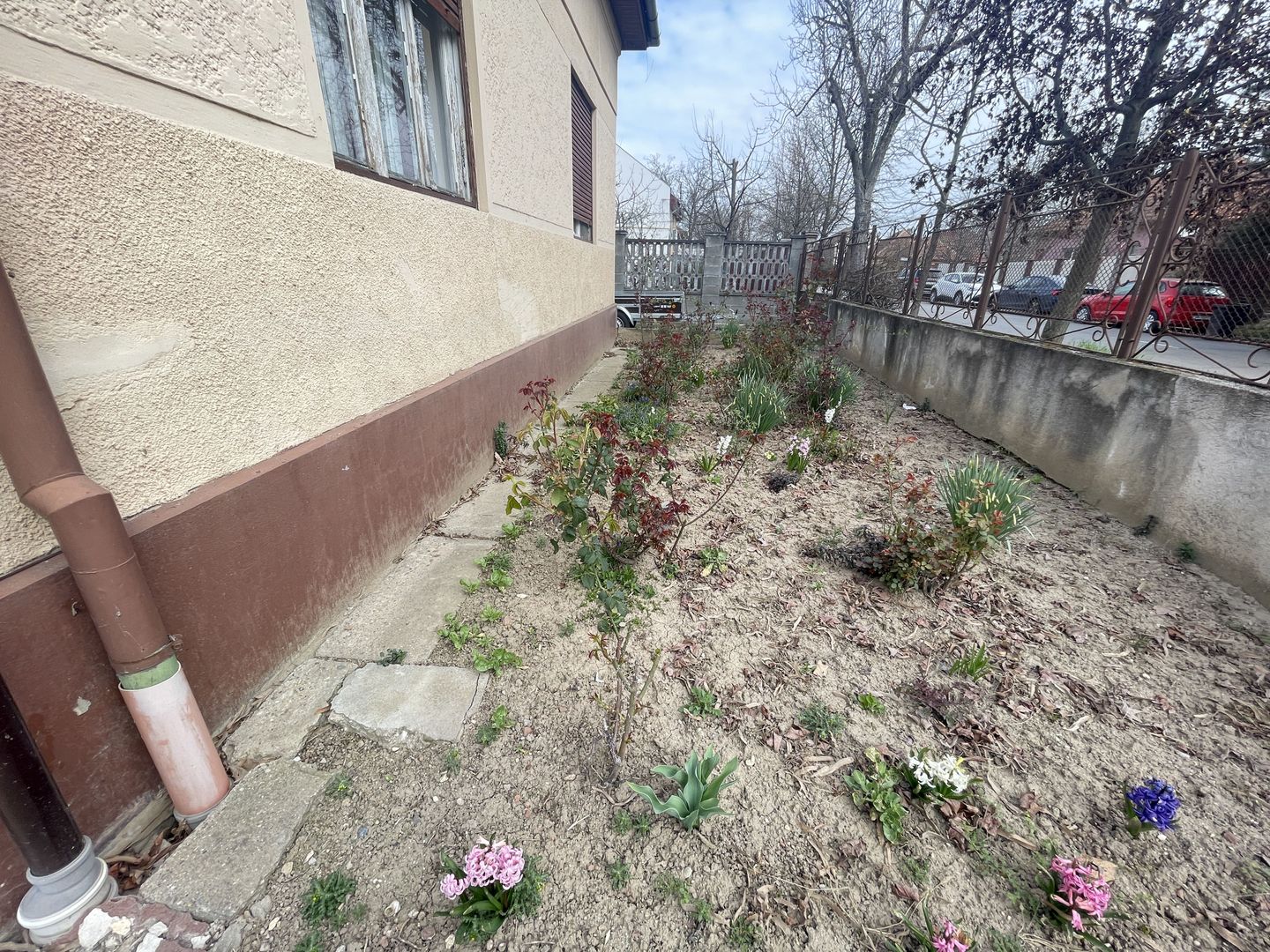 Casa de vanzare cu teren 572 mp si front generos 21 ml - Poză 8