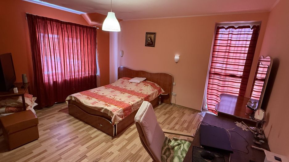 Vila P+1 cu terasă 255 mp + garaj 22,5 mp si teren 417 mp-Berceni ! - Poză 8