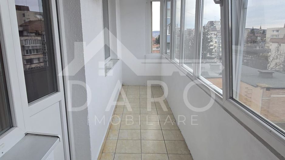 Închiriez apartament modern cu 3 camere, poziție centrala - Poză 4