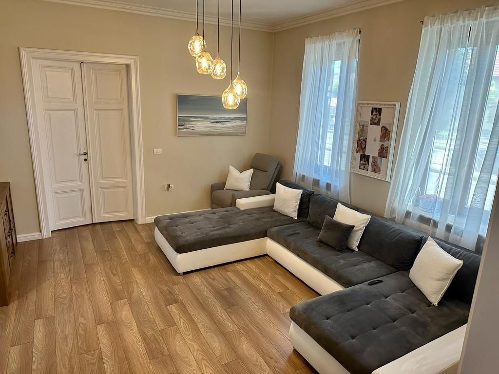 Apartament cu curte, de vanzare, zona Iosefin-Iuliu Maniu. - Poză 1