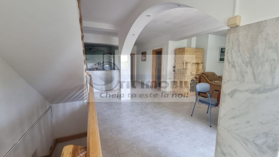 Casă pe trei niveluri, 264 mp utili + Foisor ,teren 2400 mp. - Poză 3