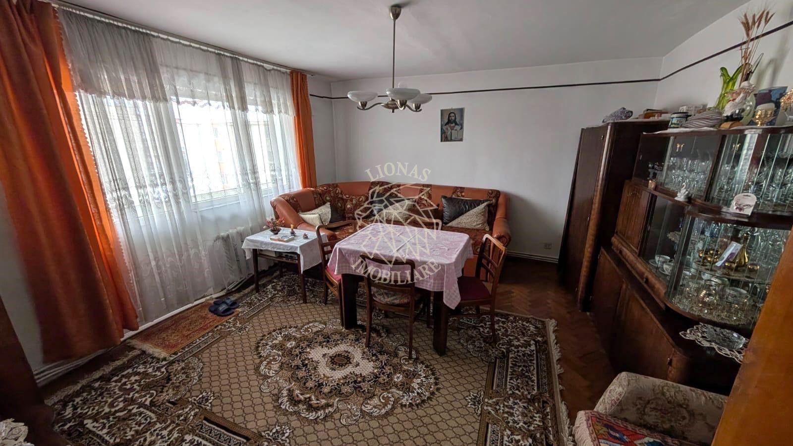 Apartament decomandat 4 camere 90 mp-balcon-Zona Centrala - Poză 4