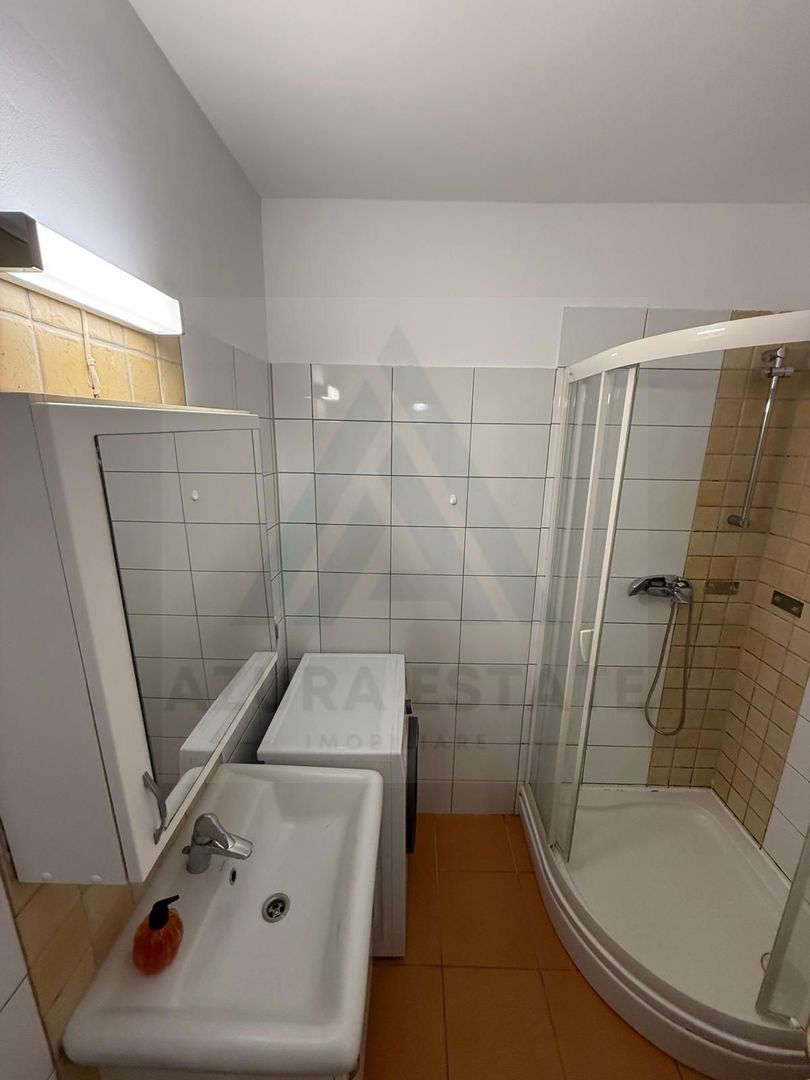 Apartament 2 camere etaj 2 cu parcare privata in zona Sub Arini - Poză 4