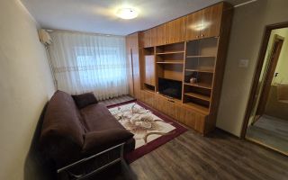 De inchiriat apartament cu 3 camere Micro 17, 343 euro - Poză 1