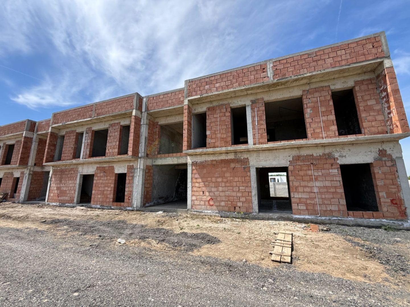 Eleganță și natură: vilă urbană exclusivistă în Tunari - Poză 14