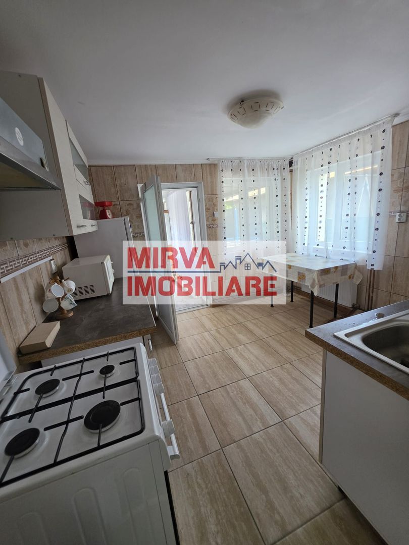 🏡 Casă renovată cu 6 camere, teren 557 mp – Berceni, Prahova - Poză 38
