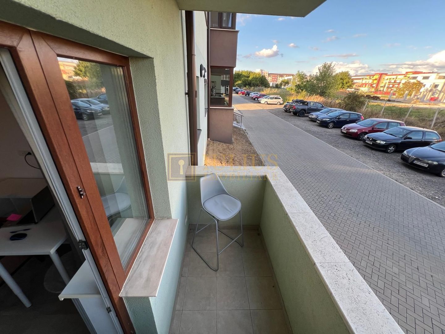 Parter inalt, loc de parcare subteran, mobilat modern, zona Soarelui - Poză 14