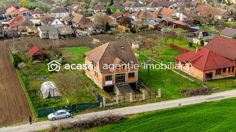 Casă 6 camere - la roșu - Zimandcuz, Arad – COMISION 0 - Poză 1