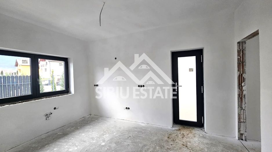Casa Sibiu, Poplaca 4 camere, 3 bai, terasa si curte NOU - Poză 6
