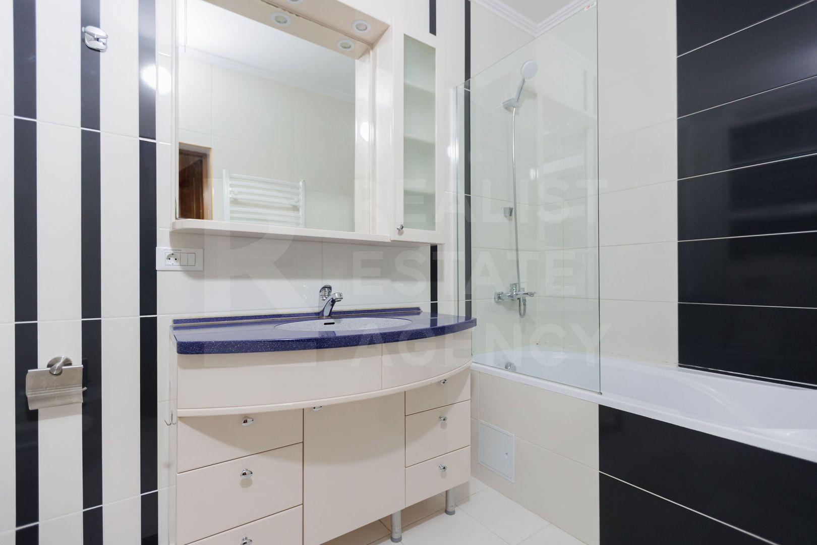 Chirie, apartament cu 4 camere, str. Petru Movilă, sectorul Centru - Poză 5