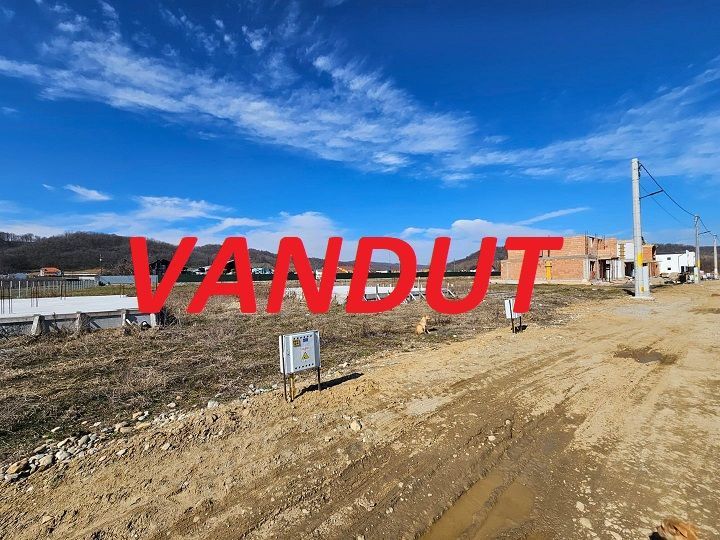 Vanzare teren cu temelie si AC, Micesti, 10 Km de Pitesti - Poză 1