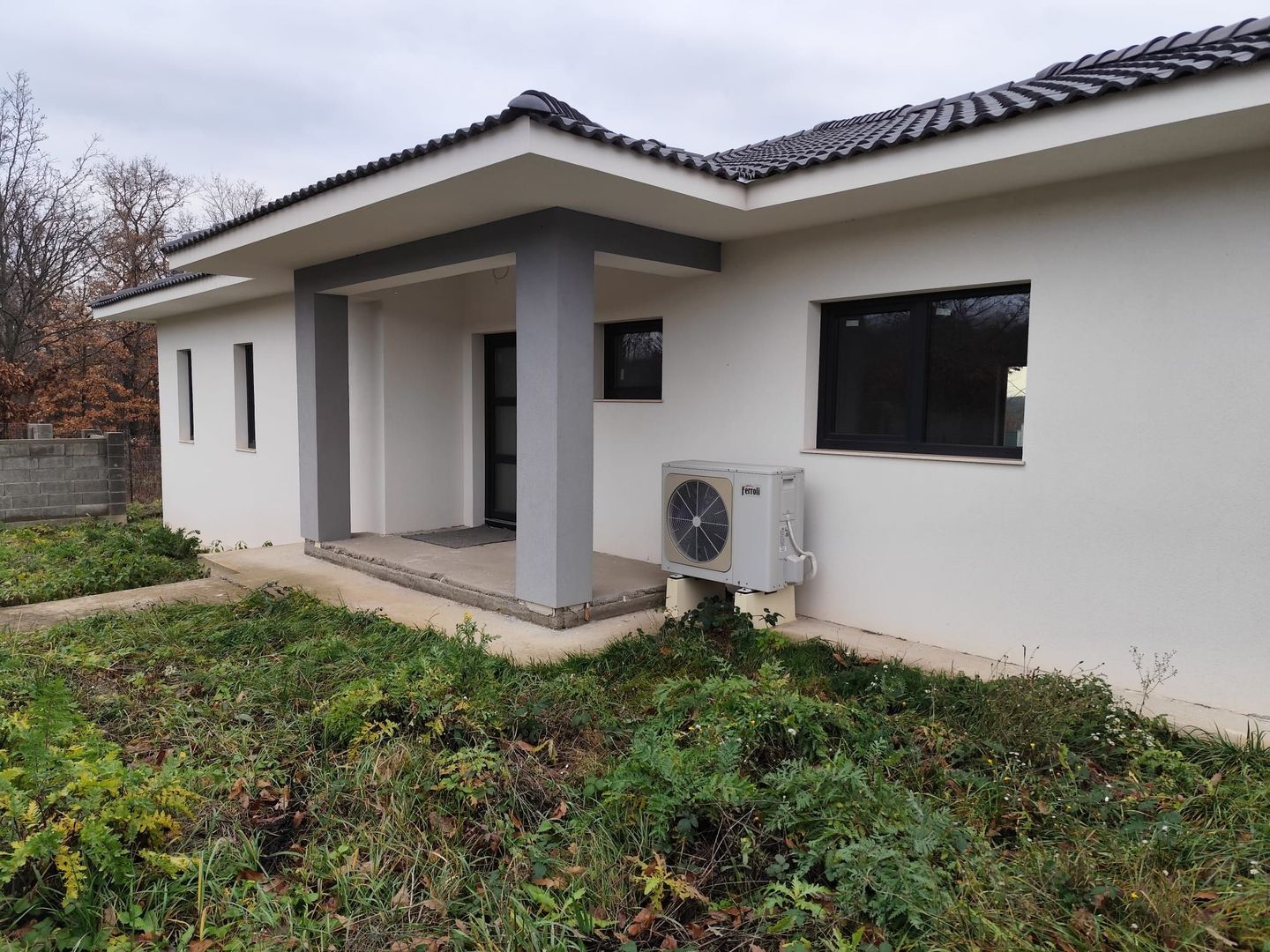 Casa noua de vanzare, nivel parter, living generos si 3 dormitoare - Poză 2