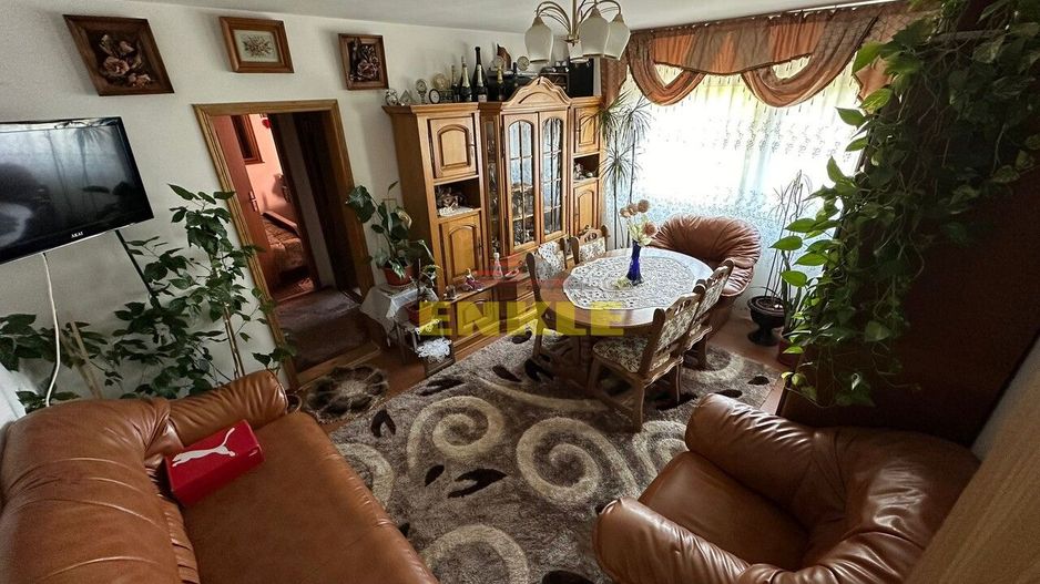 De vânzare apartament cu 2 camere, etaj 2 , zona Stadion - Poză 2