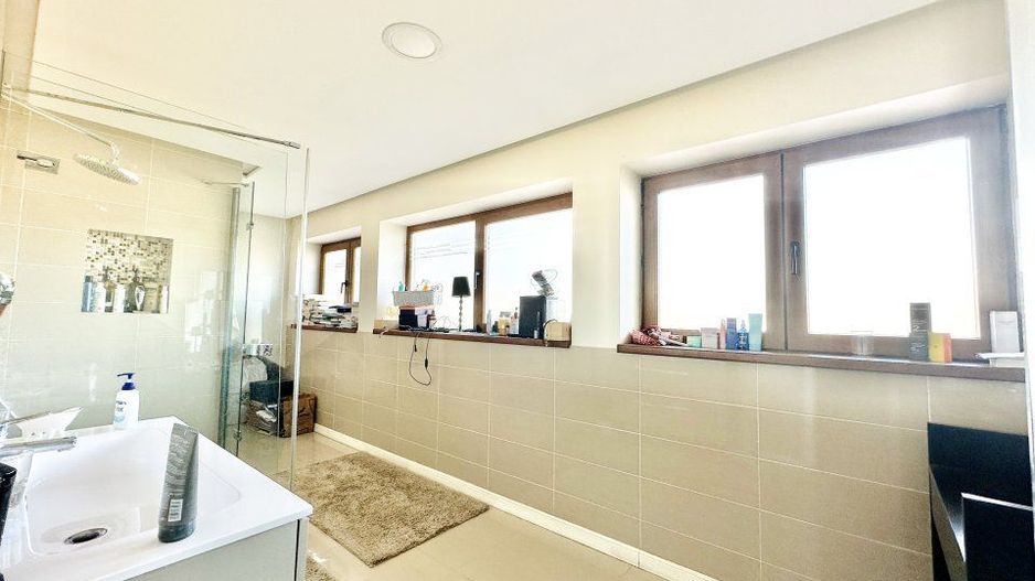 Casă deosebită pe 4 niveluri, renovată, lângă Parcul Tineretului şi metrou. - Poză 16