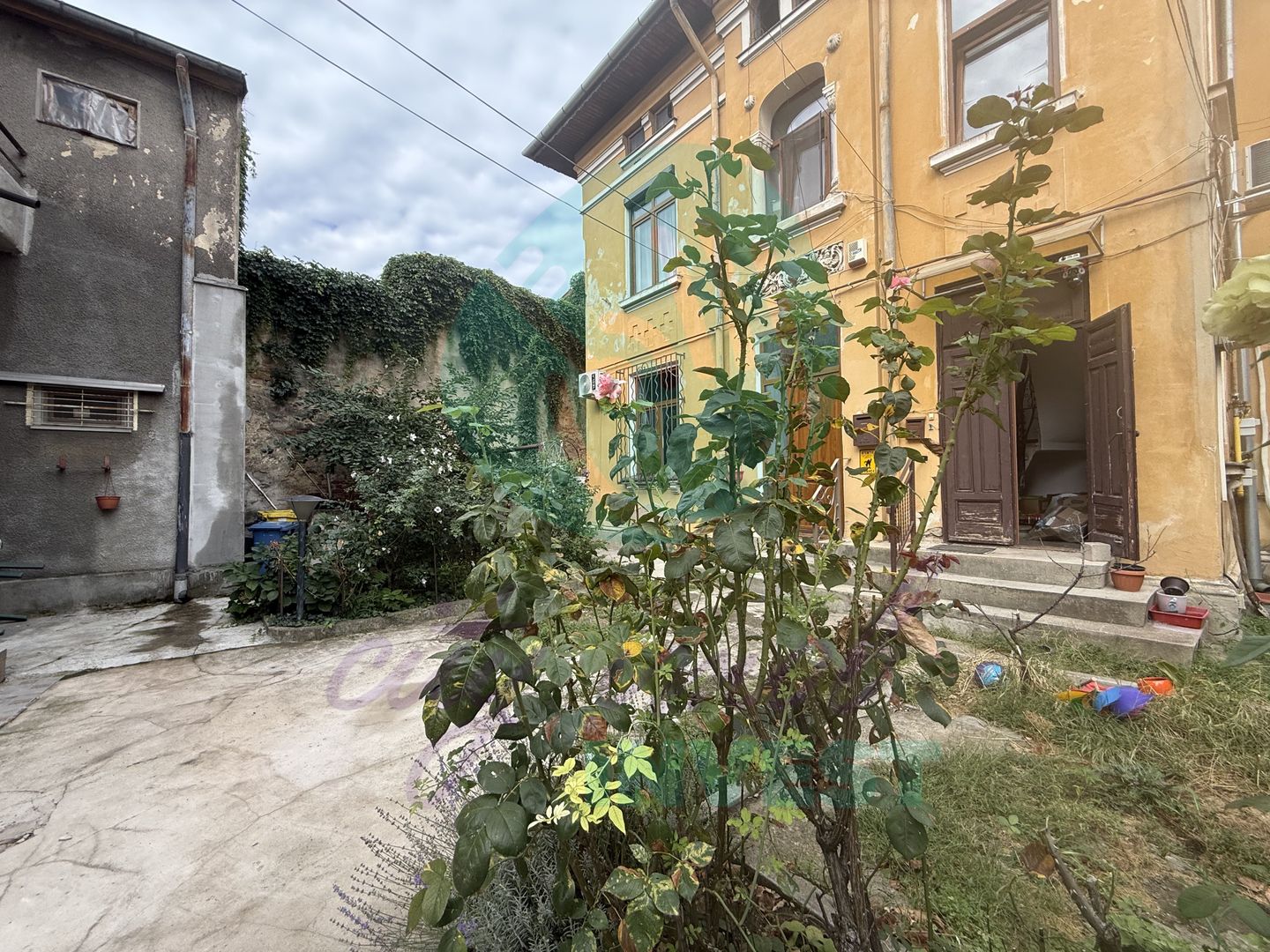 Apartament cochet vila edificata in perioada interbelica - Poză 17