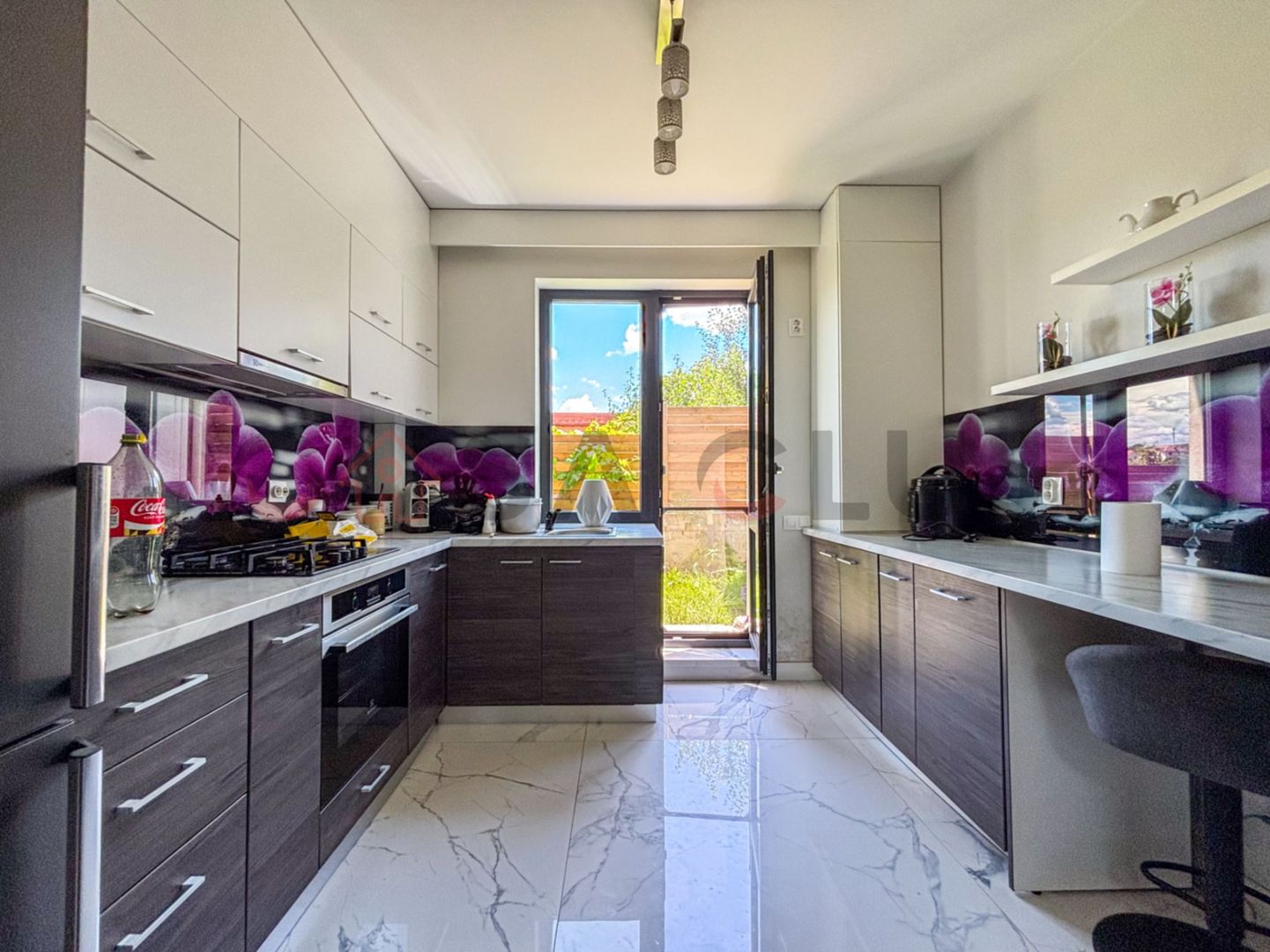 Duplex la cheie - Priveliste frumoasa si curte amenajata - Poză 2