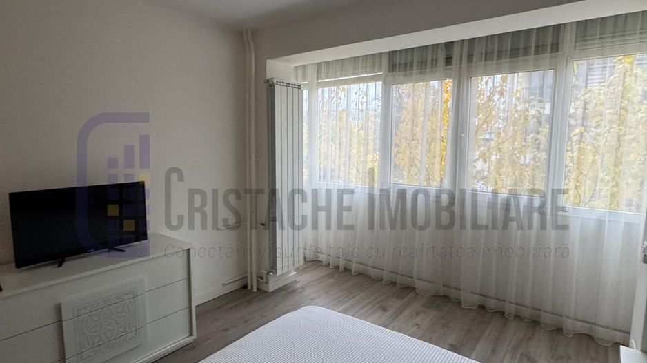 Apartament 2 camere, renovat si amenajat modern, metrou P-ța Unirii la 10 min. - Poză 19