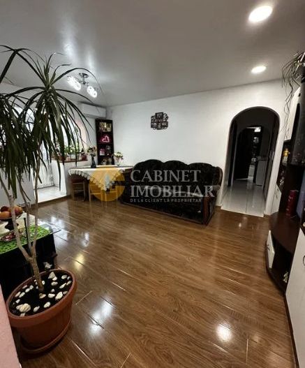 3 Camere Renovat - Etaj 2 - Zona Alexandru Cel Bun - Poză 1