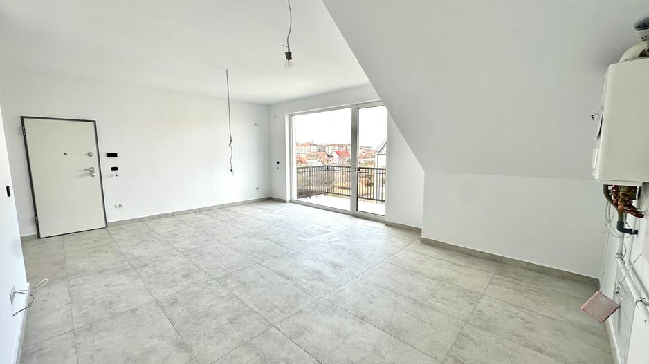 Bloc finalizat. Balcon mare. Loc de parcare. - Poză 2