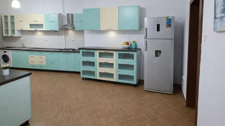Rezidenta 4 camere,in farmec istoric, vedere Tampa,cu beci si pod,Centrul Istor - Poză 6