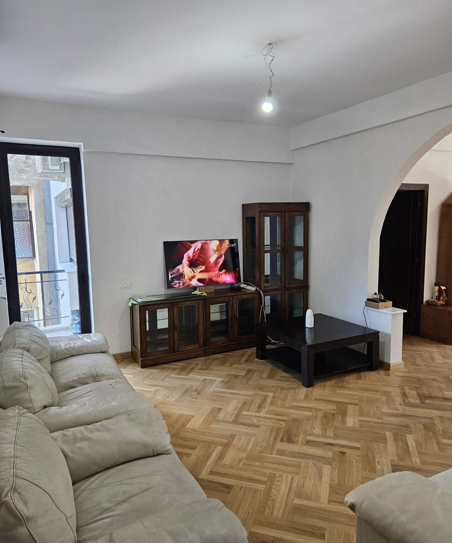 Apartament cochet, ultra-spatios, patru camere, Calea Mosilor - Poză 1