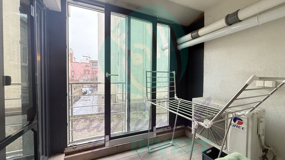 3 camere intr-o cladire cu arhitectura deosebita - Poză 10