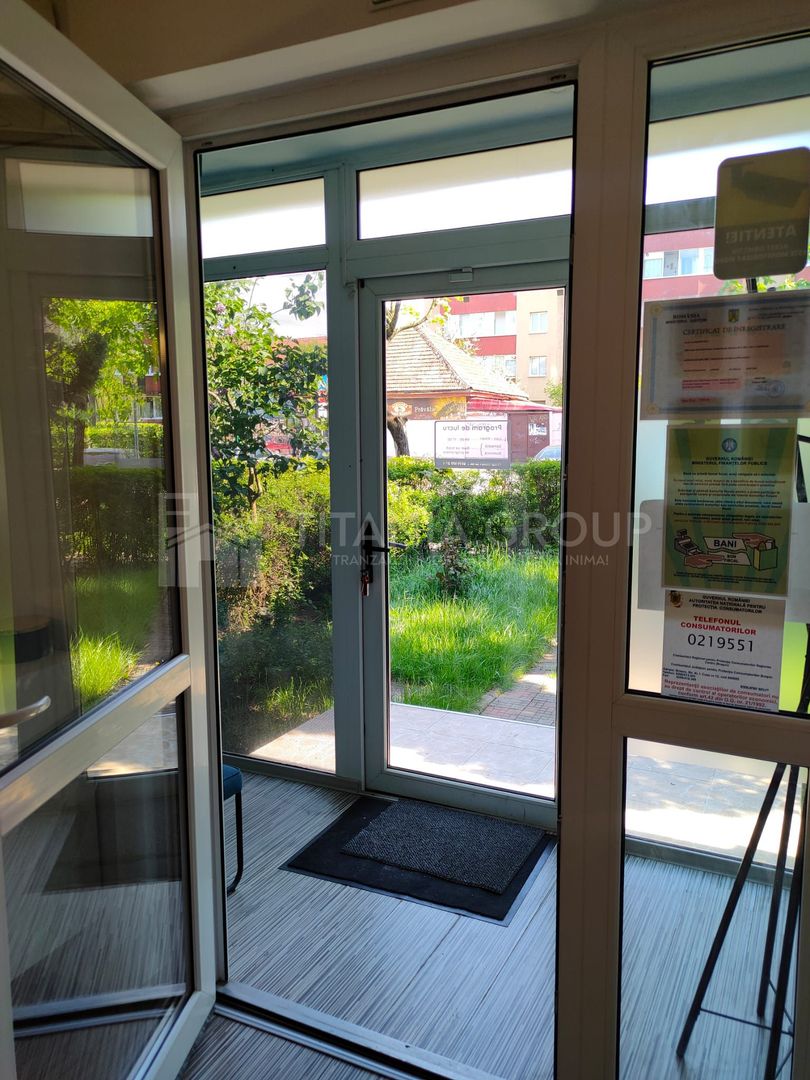 Spatiu comercial, 50 mp + 8 ml vitrina, Florilor, vad pietonal si auto - Poză 3